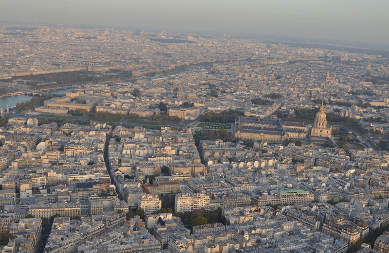 Париж. Эйфелева башня. Вид на Париж