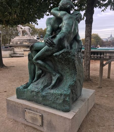 Париж. Музей Оранжери. О. Роден "Поцелуй"