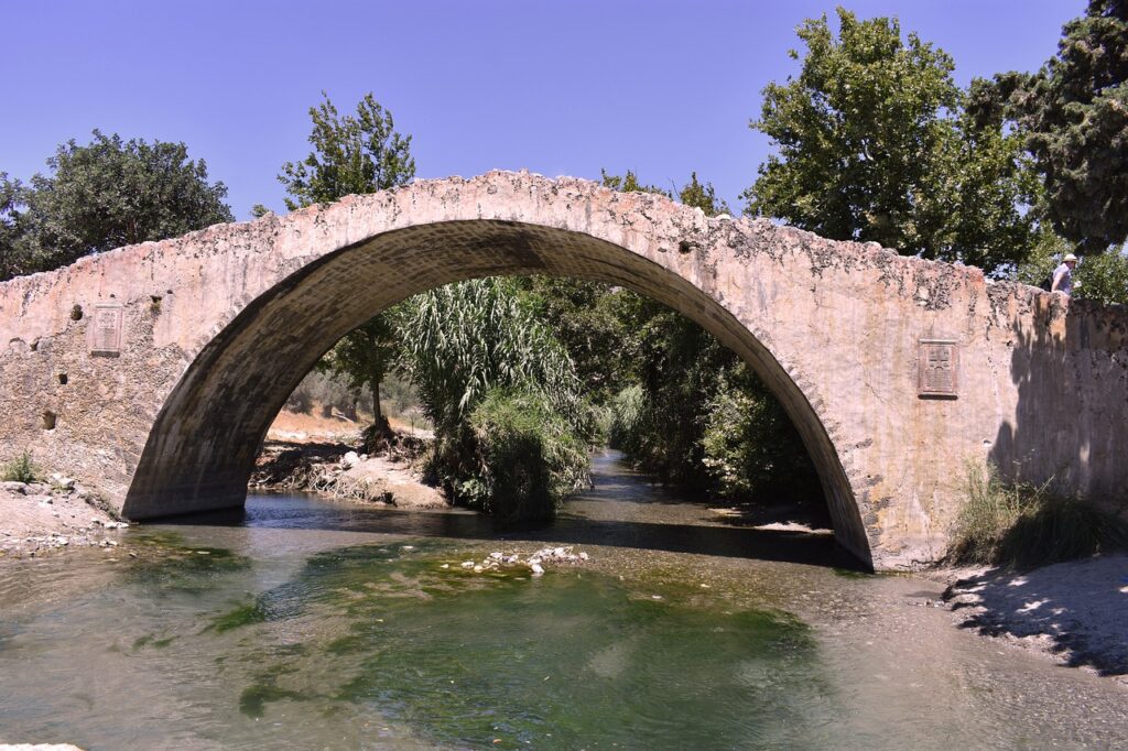 Мост у монастыря Превели